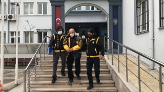 Bursa’da otomobilde tüfekle iki kişiyi vuran zanlı adliyeye sevk edildi