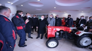 Bakan Varank, Sakarya’da traktör fabrikasını ziyaret etti