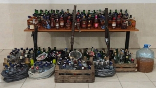 Sakarya’da 227 şişe sahte içki ele geçirildi