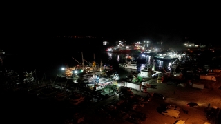 Yasaklı alan dışında kalan İğneada’da 250 tekne hamsi peşinde