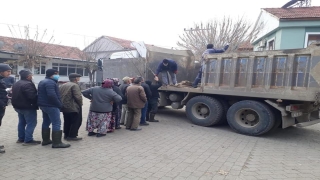 Bigadiç’te vatandaşlara 35 bin fidan dağıtıldı 