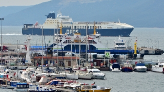 Çanakkale açıklarında yangın çıkan RoRo gemisi hasar tespit çalışmaları için İstanbul’a gidiyor 