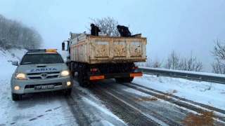 Altınova’da karla mücadele çalışmaları sürüyor