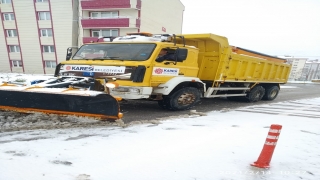 Karesi Belediyesi ekiplerinin karla mücadelesi sürüyor