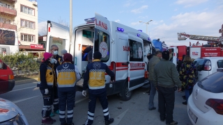 Çanakkale’de apartmanda çıkan yangında 8 kişi dumandan etkilendi