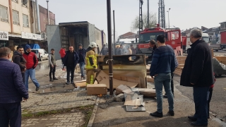 Bursa’da mobilya yüklü tırda çıkan yangın söndürüldü 