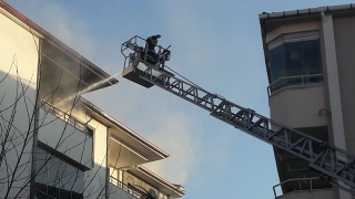 Kırklareli’nde 5. katta çıkan yangında balkondan atlayan kişi ile dumandan etkilenen eşi hastaneye kaldırıldı