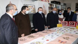 Yalova’da pul boncuk dikişleri kursuna katılan engelliler sertifikalarını aldı 
