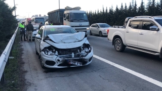 Anadolu Otoyolu’nda 4 kişinin yaralandığı zincirleme trafik kazası ulaşımı aksattı