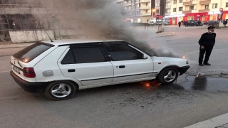 Sakarya’da seyir halindeki otomobilde çıkan yangın söndürüldü 