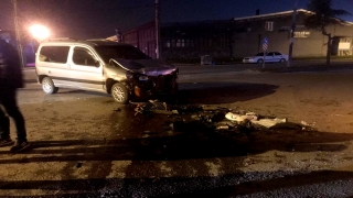 Bursa’da kamyon ile çarpışan hafif ticari aracın sürücüsü yaralandı