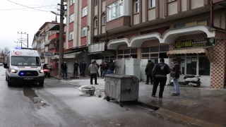 Beyaz eşya tamiri dükkanında çıkan yangında 1 kişi yaralandı