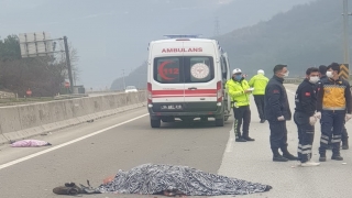 Sakarya’da bariyere çarpan motosikletin sürücüsü öldü