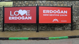 Kocaeli’de reklam panolarına yöresel şiveyle Cumhurbaşkanı Erdoğan’a destek mesajları yazıldı