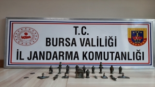 Bursa’da ellerindeki tarihi eserleri satmaya çalışan 3 şüpheliyi jandarma yakaladı