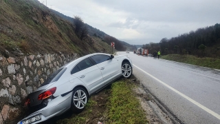 Susurluk’ta iki otomobil çarpıştı: 2 yaralı