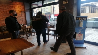 İnegöl’de gıda işletmesine giren hırsız kasayı açamayınca sadaka kutusunu çaldı