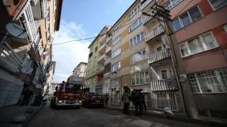 Bursa’da birlikte yaşadığı kişi tarafından darbedilip eve kilitlenen kadın ile çocuğunu polis kurtardı