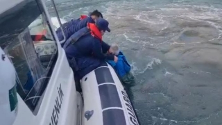 Çanakkale’de teknesi alabora olan kişi sahil güvenlik ekiplerince kurtarıldı