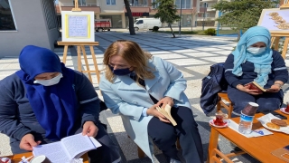 AK Parti Balıkesir Milletvekili Aydemir, kadın işçilerle birlikte kitap okudu