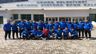 Türkiye ikincisi Sakarya Büyükşehir güreşçileri uluslararası turnuvalara katılacak