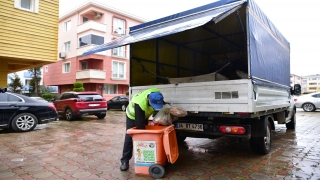 Tuzla’da toplanan bayat ekmekler ihtiyaç sahipleri için gıda kolisine dönüşüyor