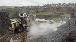 Kocaeli’de boş araziye dökülen kimyasal atık temizlendi