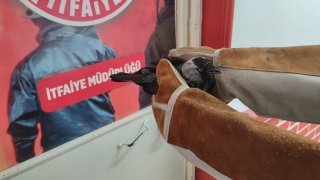 Yalova’da kanadı kırık bulunan karga itfaiye ekiplerince rehabilitasyon merkezine teslim edildi