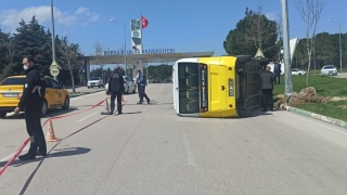 Bursa’da minibüsün devrilmesi sonucu 5 kişi yaralandı