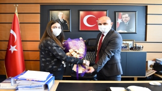 Altınova ilçesinde protokol koltuklarını çocuklara teslim etti
