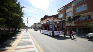 Bartın’da ve Sakarya’da çocuklar hediyelerle sevindirildi