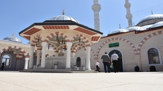 Bilecik’te vatandaşlar tam kapanmada Cuma namazını camilerde kıldı