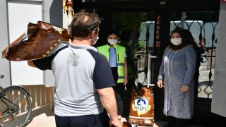Balıkesir Büyükşehir Belediyesinden 10 derneğe 10 ton mama yardımı