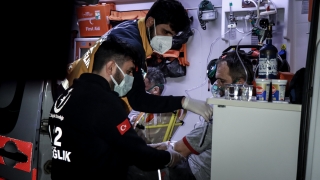 Bursa’da bariyerlere çarparak takla atan otomobilin sürücüsü yaralandı