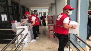 Kadıköy’deki Türk Kızılay ekipleri, 650 vatandaşa gıda yardımı yapıyor