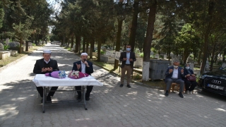 Edirne’de hayatını kaybeden anneler için mezarlıkta Kur’anı Kerim okundu, dua edildi
