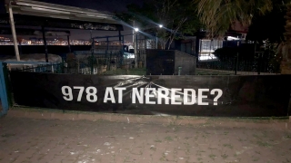 Adalar’da İBB’ye atların akıbetini soran tepki pankartları asıldı