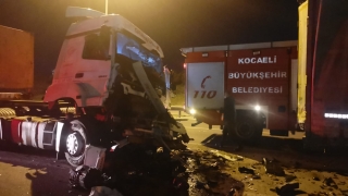 Kocaeli’de 3 tırın karıştığı kazada bir sürücü yaralandı
