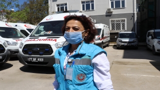 Babalarının isteğiyle seçtikleri hemşirelik mesleğini ilk günkü aşkla sürdürüyorlar