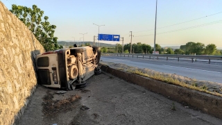 Kontrolden çıkarak takla atan otomobilin sürücüsü kazadan yara almadan kurtuldu