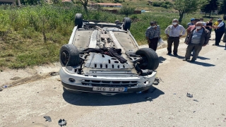 Bigadiç’te otomobille çarpışan motosikletteki 2 kişi yaralandı