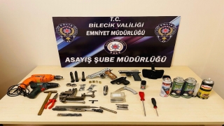 Bilecik’te kimlik sorgulamasında polisten kaçan kişiden silah ele geçirildi