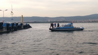 Kocaeli’de tekneleri arızalanınca denizde mahsur kalan gençleri deniz polisi kurtardı