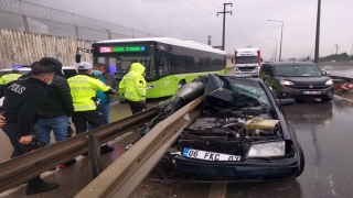 Kocaeli’de otomobil bariyere saplandı: 1 yaralı