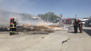 Sakarya’da mobilya atıklarının bulunduğu alanda çıkan yangın söndürüldü