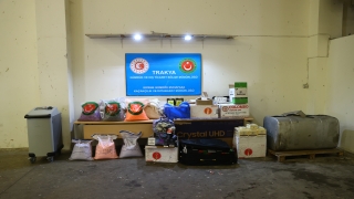 Kapıkule Sınır Kapısı’nda bir tırın yakıt tankında 526 bin uyuşturucu hap ele geçirildi