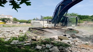 Kocaeli’de Marmara Depremi’nde hasar gören 3 binanın yıkımı gerçekleştirildi