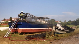 Kocaeli’de çıkan yangında iki tekne kullanılamaz hale geldi