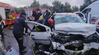 GÜNCELLEME Bursa’da hafif ticari araç ile otomobil çarpıştı: 4 ölü, 5 yaralı