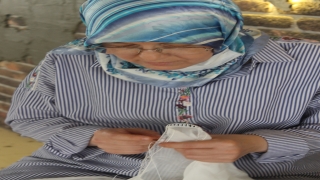 Gönen’de kadınlar iğne oyasıyla ev ekonomisine katkıda bulunuyor